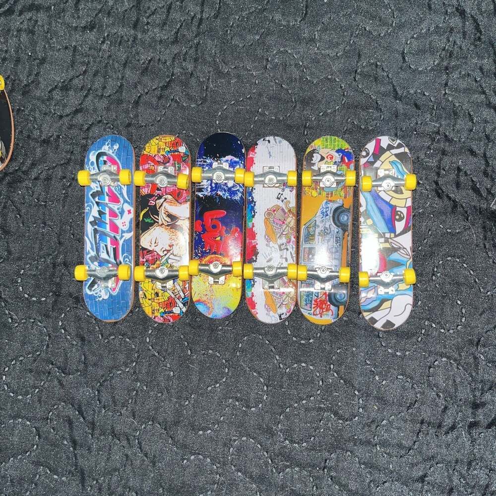 Set of 6 Fingerboards Mini Skateboards with Graffiti Graphics